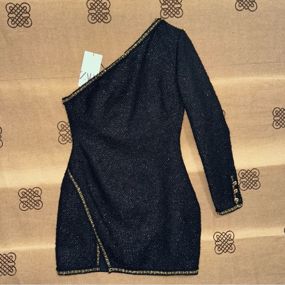 Zara NWT! Black/Gold Asymmetric Textured Shoulder Pad Mini Dress Size S - Picture 2 of 15